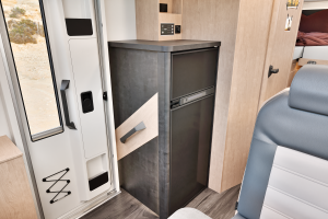 sl t670s int ford bj24 adv adv black adventure int cam13 kuehlschrank