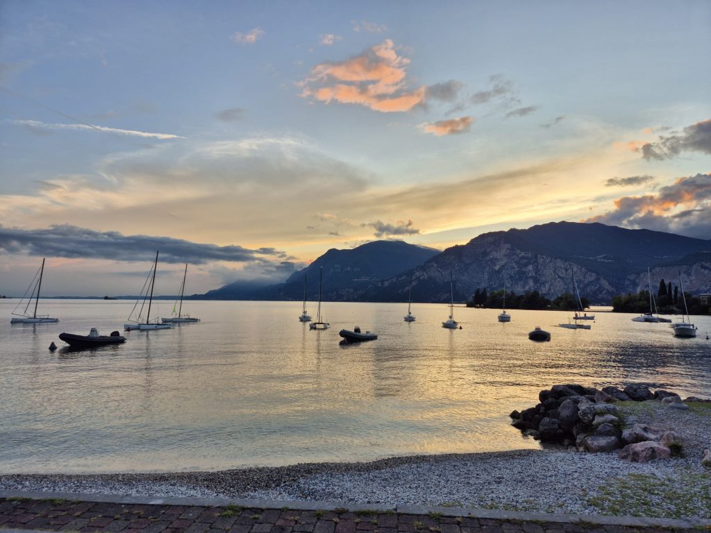 Sommer Roadtrip Italien–Österreich: Eine tolle 2-Wochen-Camping-Tour für Familien & Paare gardasee3